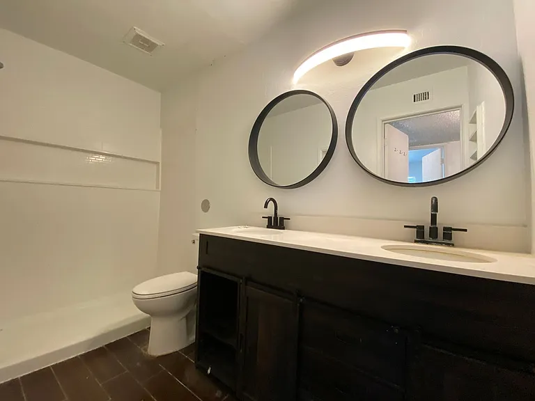 1 and 2 Bedrooms Great Location with Community Pool and Onsite Laundry! 1/2 of Mile from U of A — Photo 98
