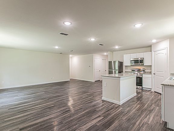 4th image of 215 Wild Flower Dr