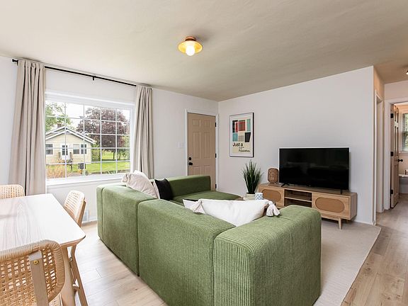 5th image of 143 Rhodes St