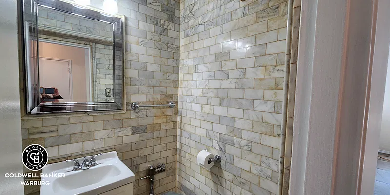 Rented by Coldwell Banker Warburg | media 5
