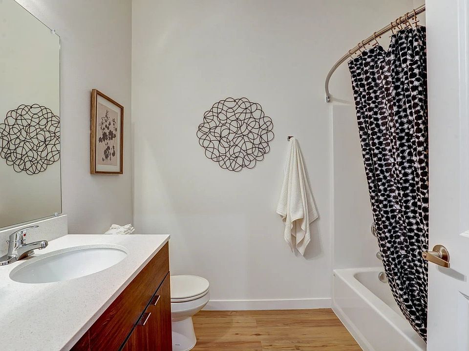 The Banks | Bathroom