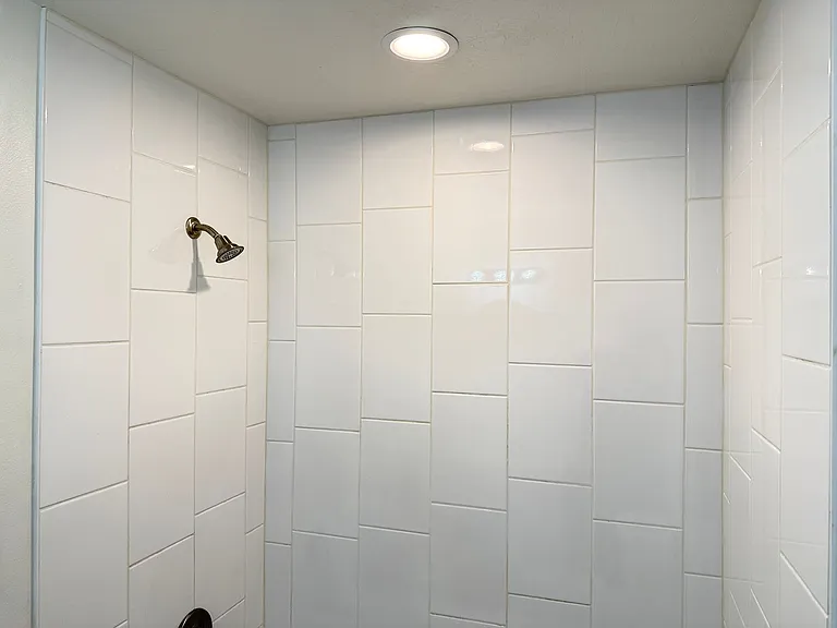 1246 Hughes St — Photo 32