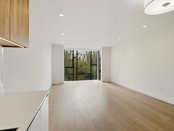 5th image of 1463 Lombard St APT 305