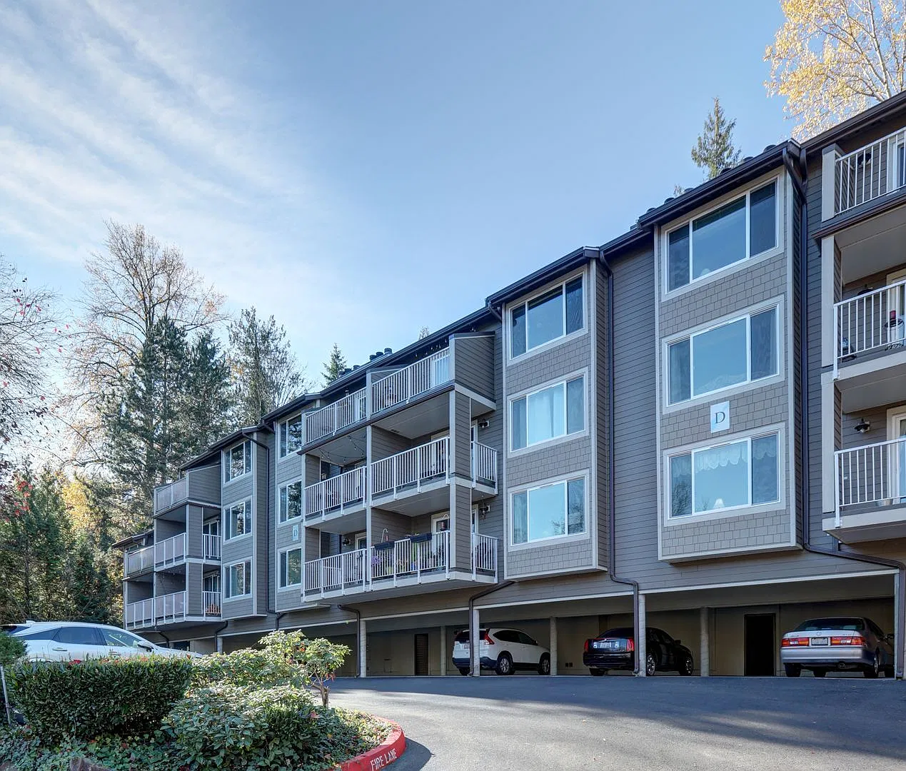 Spacious 2bd + DEN, 1.75ba Condo available in the heart of Issaquah! — Photo 1