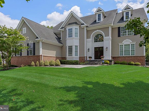 2nd image of 37 Foxcroft Way