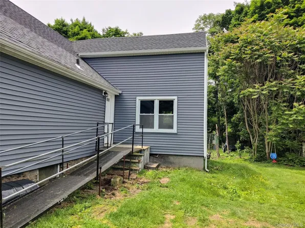 917-921 Violet Ave #B, Hyde Park, NY 12538