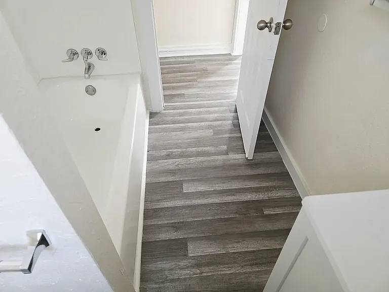 2100 N Park Ave — Photo 9