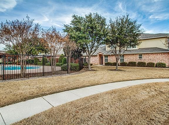 4th image of 10252 Darkwood Dr