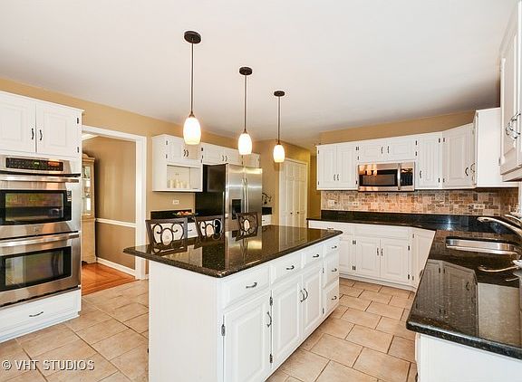 5th image of 7N070 Canterbury Ct