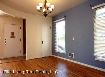 4th image of 12042 Phinney Ave N #S