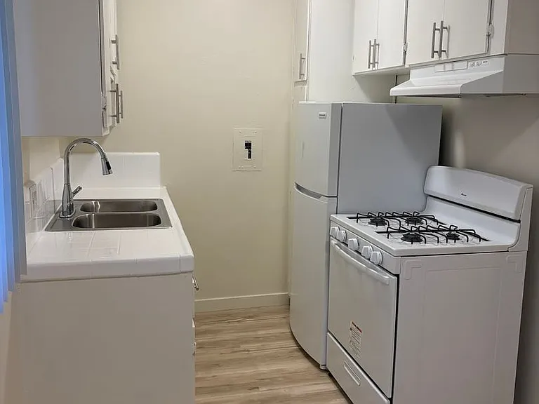 4112 Grand View Blvd — Photo 6
