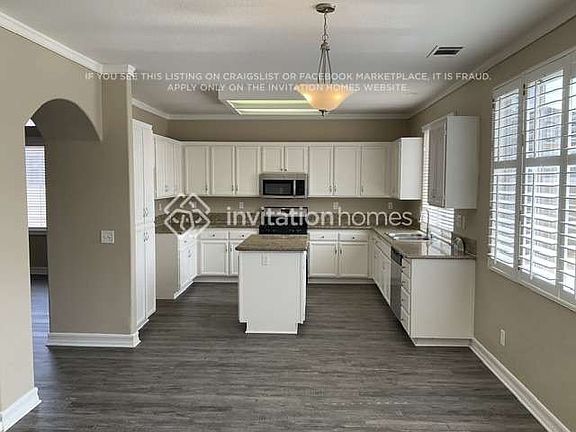 5th image of 2610 S Bon View Ave