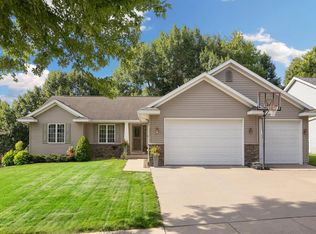 926 Oak Timber Dr, Onalaska, WI 54650