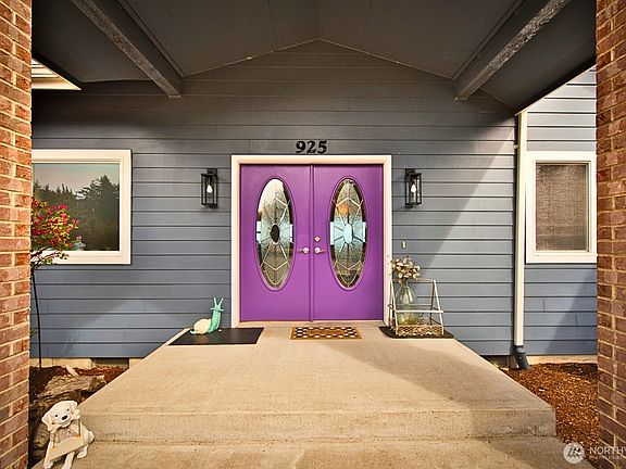 2nd image of 925 Claire Court SE