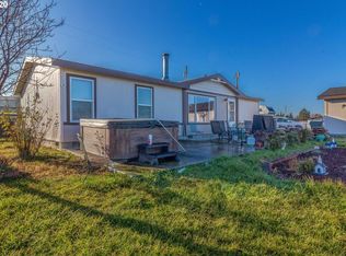 28425 Southshore Dr, Umatilla, OR 97882