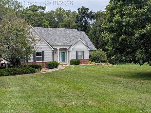 8146 Kimble Dr, Pinckney, MI 48169