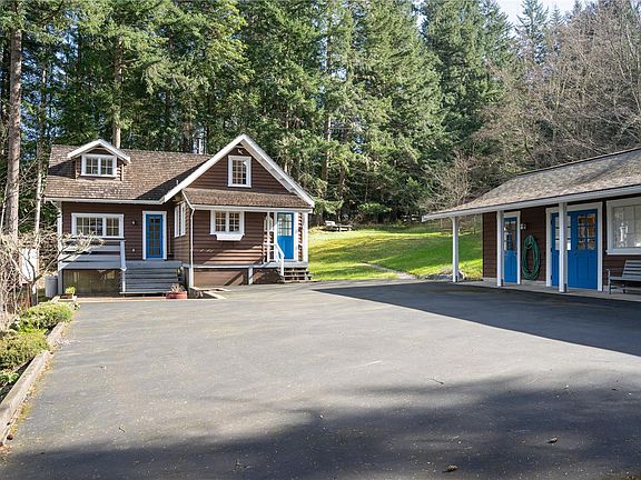 3rd image of 696 Rainbow Rd