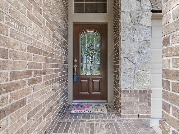 3rd image of 9614 Sapphire Hill Ln