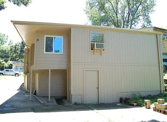 2nd image of 4516 Wood Ave
