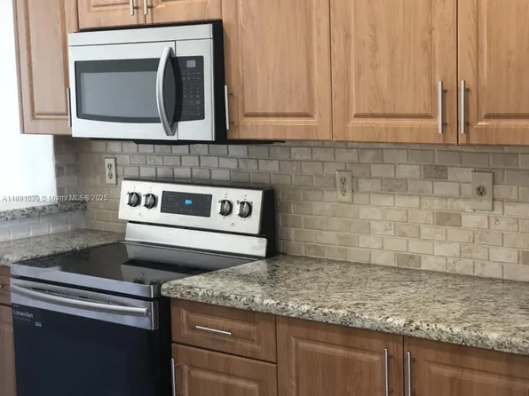 151 Lakeview Dr APT 201, Fort Lauderdale, FL 33326