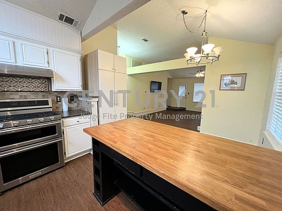 4th image of 725 Lake Bluff Dr
