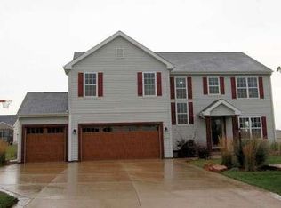 W1166 Winterberry Ln, Ixonia, WI 53036