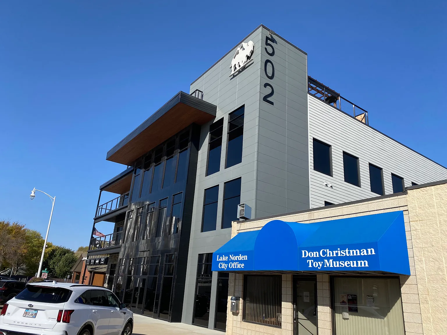 502 Main Apartments — Photo 1