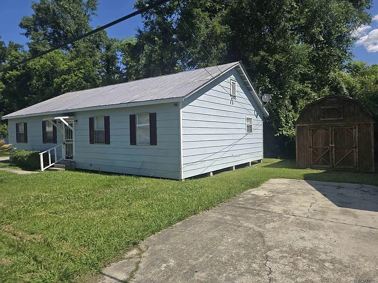 1160 Freeman Ln — Photo 3