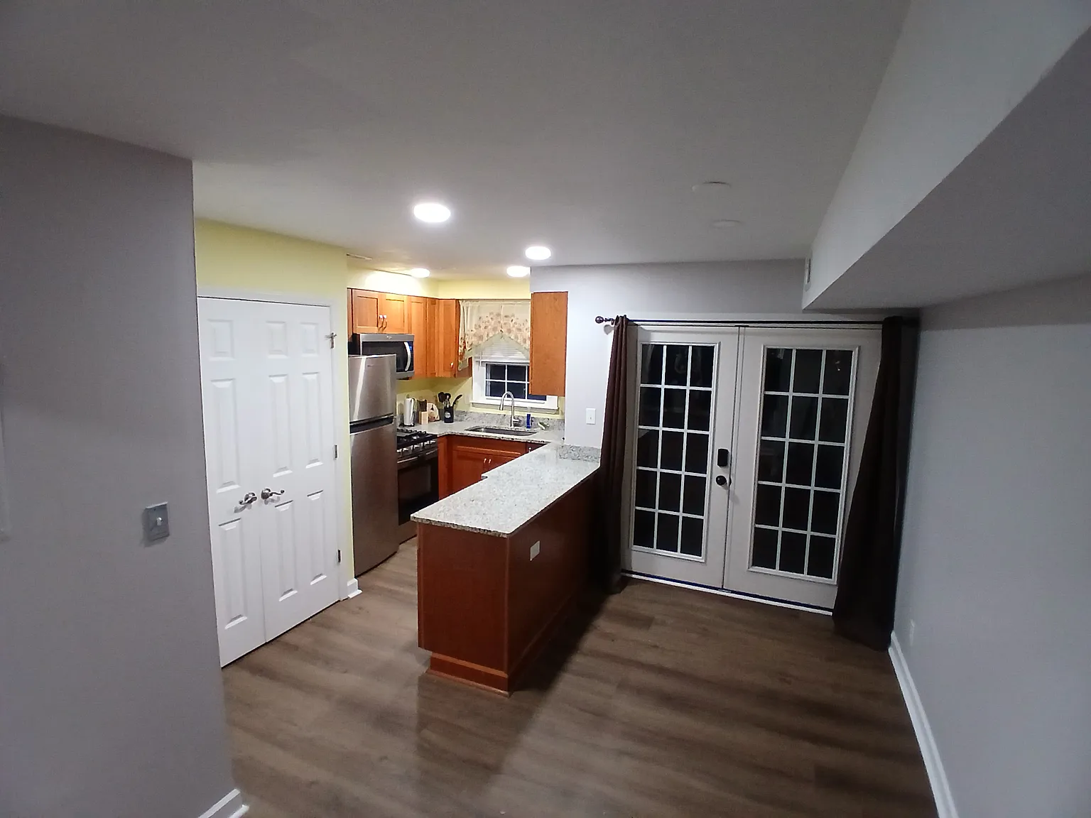 3 bed, 1200 sqft, $1,650 — Photo 2