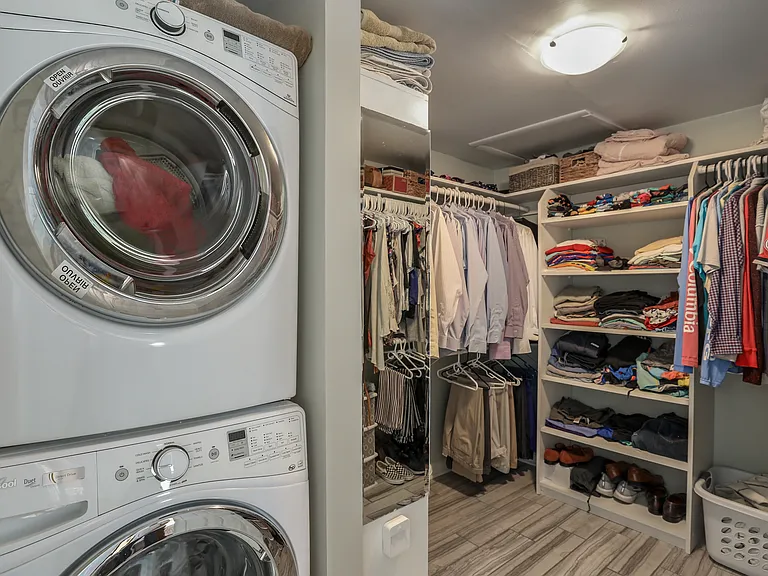 453 Davis St — Photo 13
