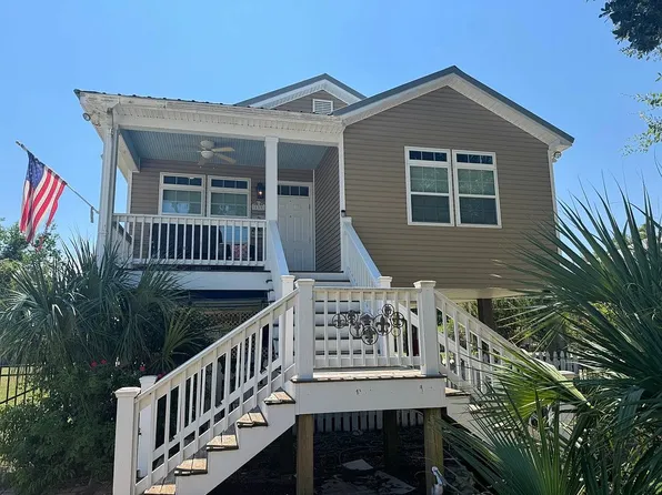 133 Sarahs Ln, Waveland, MS 39576