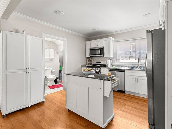 3rd image of 23 Thorndike St