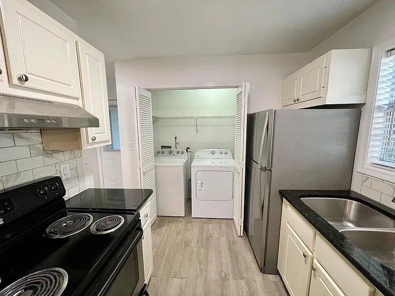 32 Huntsfield Dr #B — Photo 8