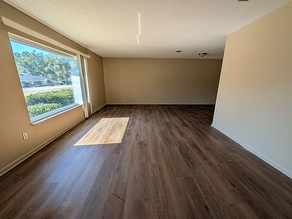 4th image of 149 SW Blueberry Pl