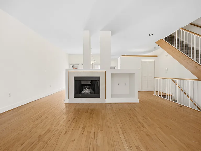 251 Carron St — Photo 5
