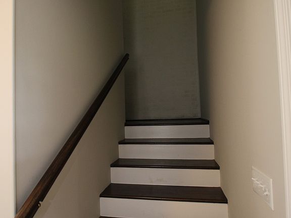 5th image of 614 Elliott Dr
