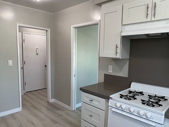 5th image of 12345 Oxnard St APT 9