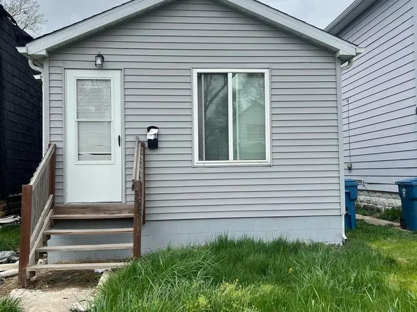 355 12th St, East Moline, IL 61244