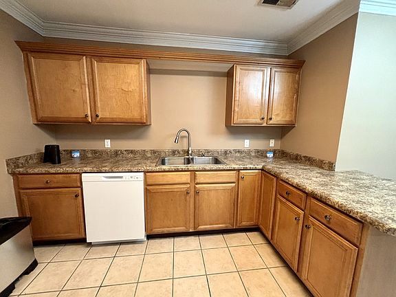5th image of 77 Margaret Rose Ln
