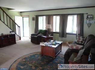 28 Cameo Rd, Levittown, PA 19057