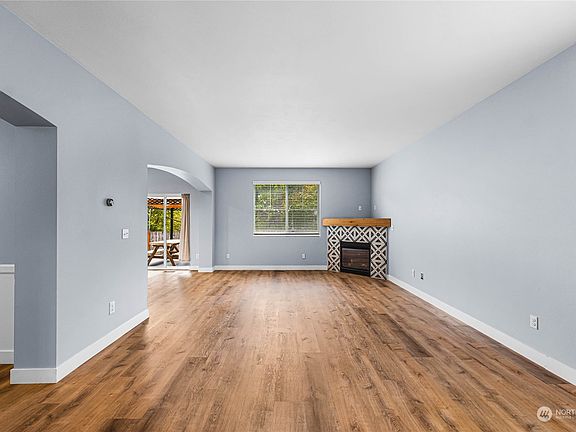 5th image of 4921 Greenwood Drive SW
