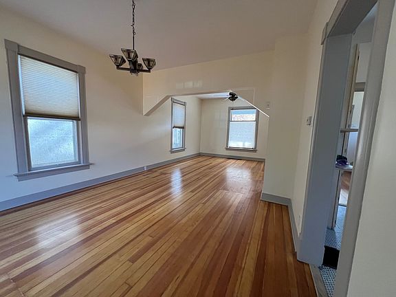 5th image of 838 E Monument St