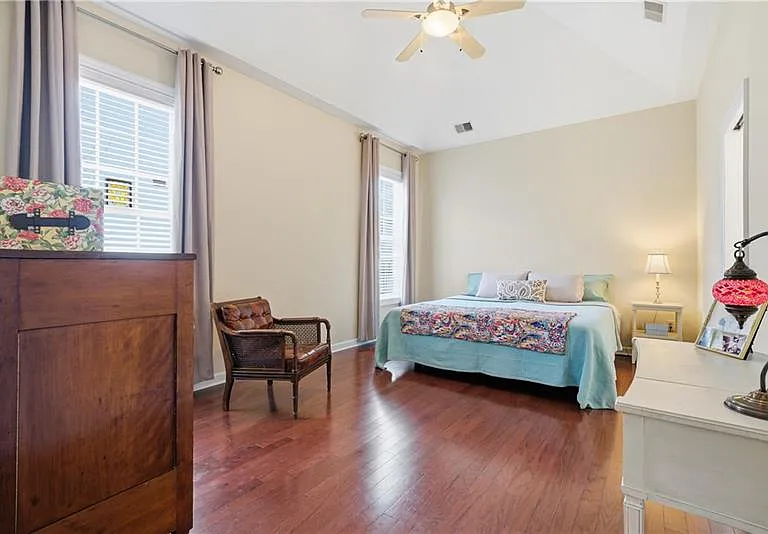 819 Strasburg Dr — Photo 25