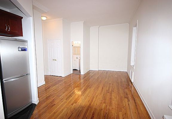 3rd image of 76 W 85th St APT 5D
