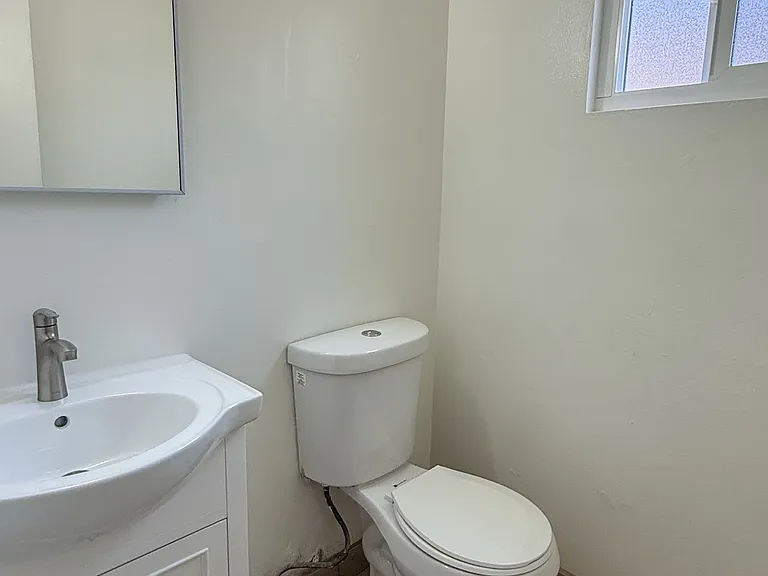 4224 1/2 N La Rica Ave — Photo 13