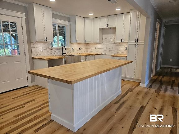 3rd image of 1019 Caroline Ave