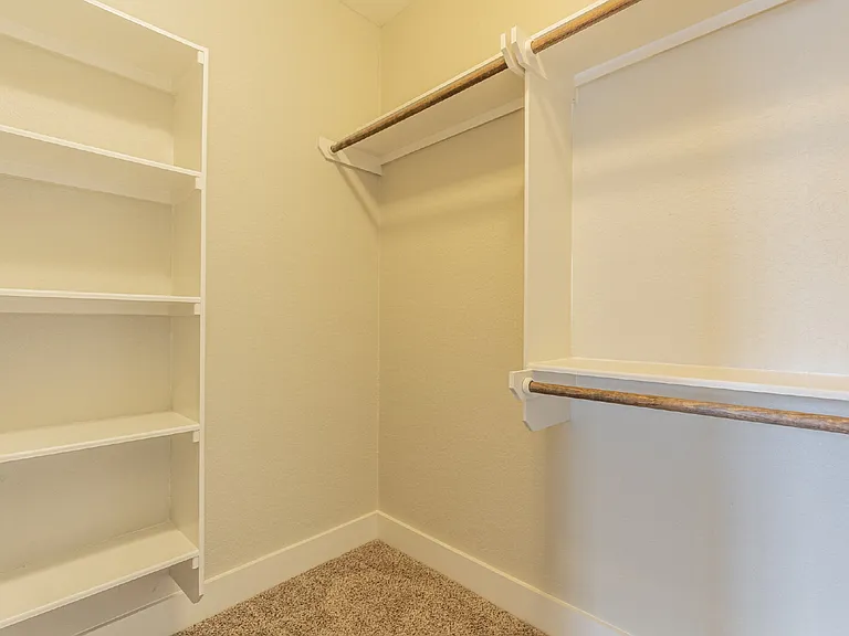 1121 E Crockett St — Photo 27