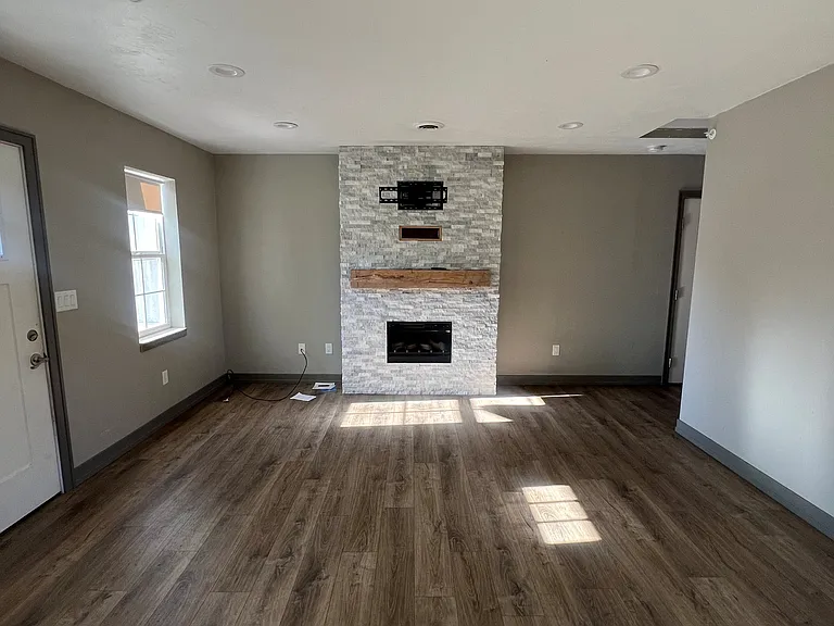 1155 Racine Road - 6 — Photo 3