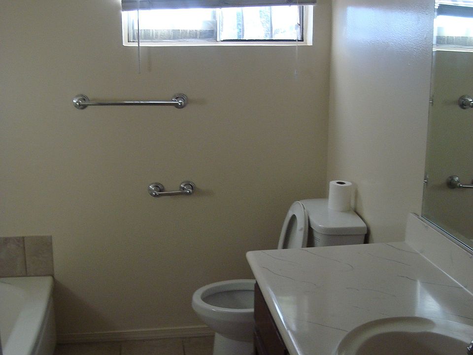 2nd image of 417 County Rd APT A