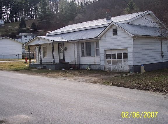 Main Showing Garage End